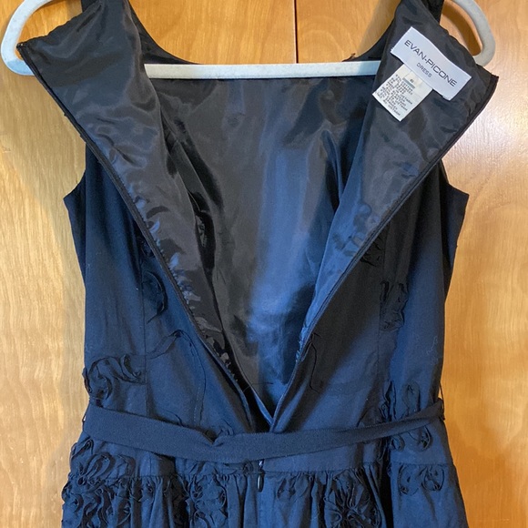 Evan-Picone Little Black Dresses. Size 6 - Picture 7 of 9